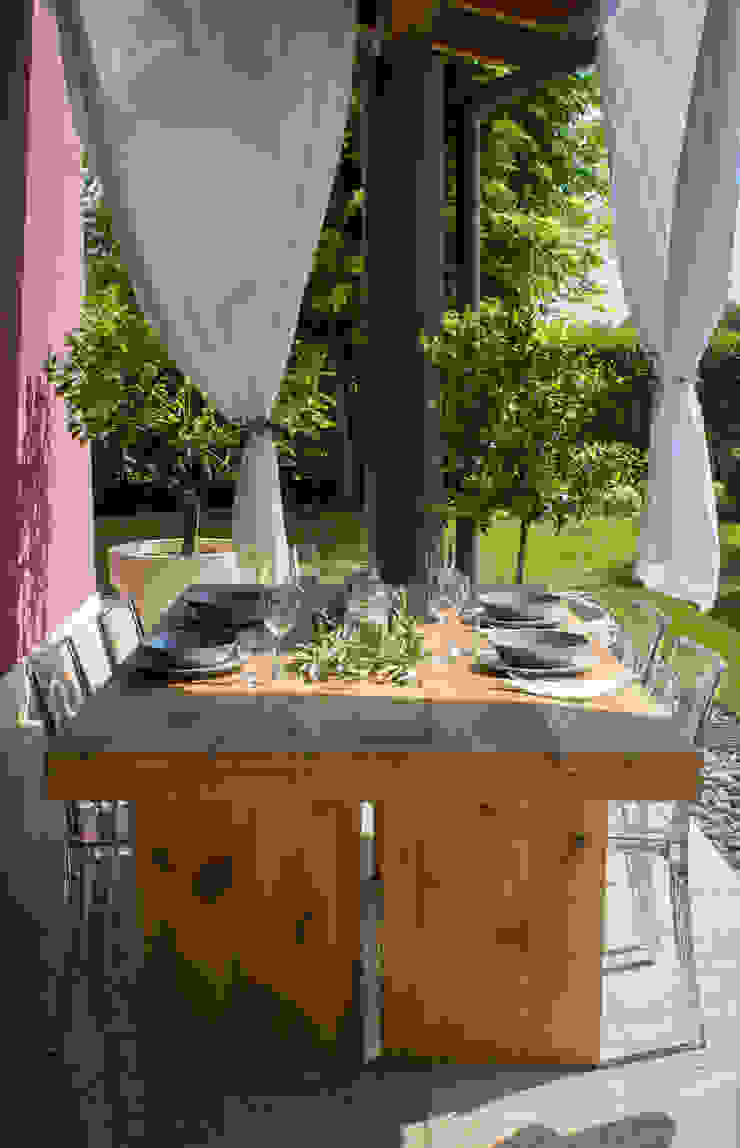 TAVOLO IN ROVERE ANTICO BALDO TAVOLI Giardino in stile rustico Legno Effetto legno Rovere antico,tavolo rovere antic,tavolo da esterno