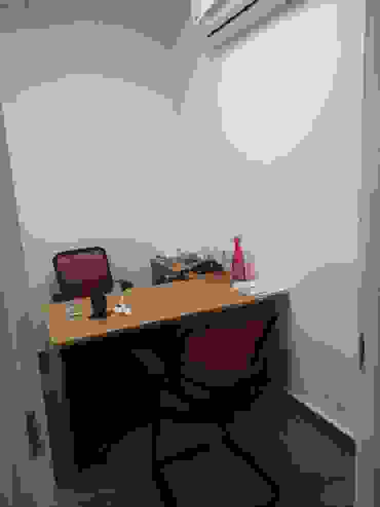 Cabin with table Grey-Woods Office spaces & stores Wood White