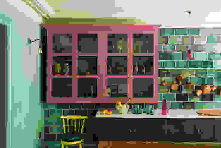 The Bond Street Classic Showroom deVOL Kitchens Kitchen Solid Wood Pink wall cupboard,pink cupboard,pink kitchen,glazed cupboard,green tile,bright kitchen,colourful kitchen