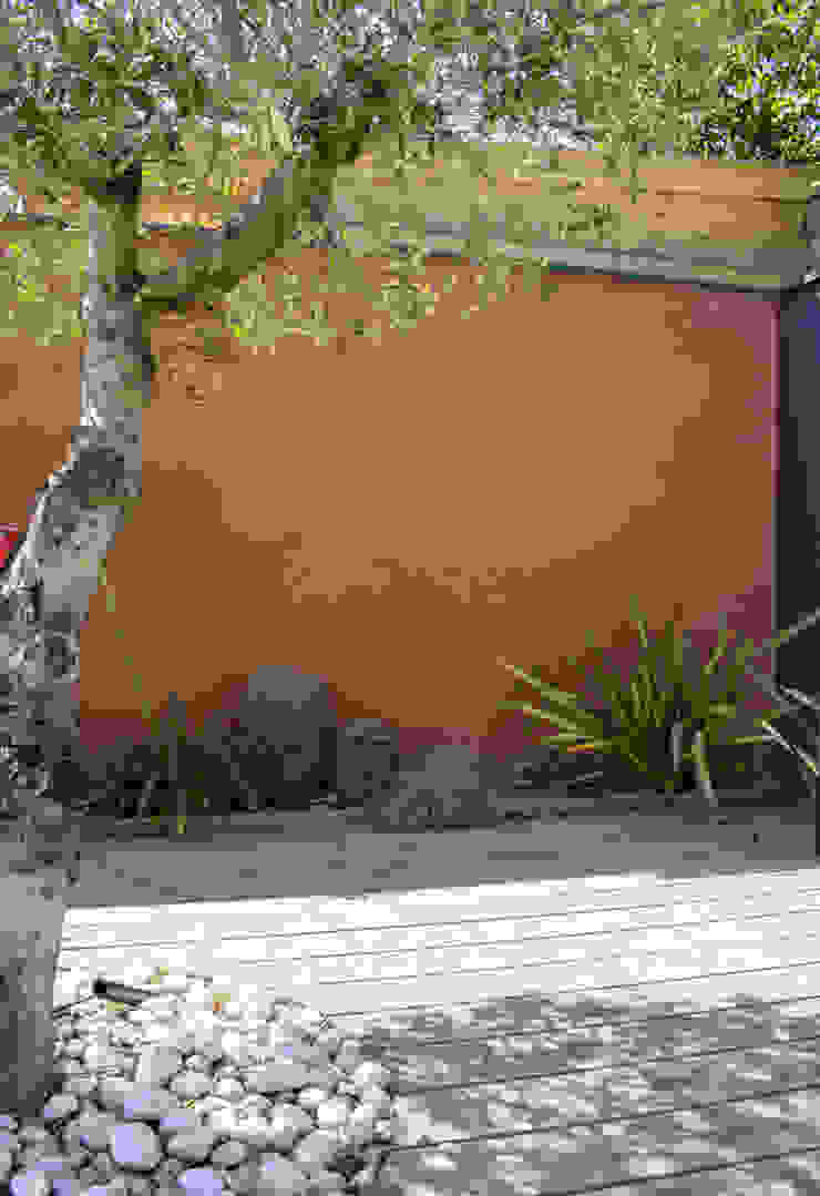 Un Jardin Terracotta & Noir, E/P ESPACE DESIGN - Emilie Peyrille E/P ESPACE DESIGN - Emilie Peyrille Mediterrane Häuser