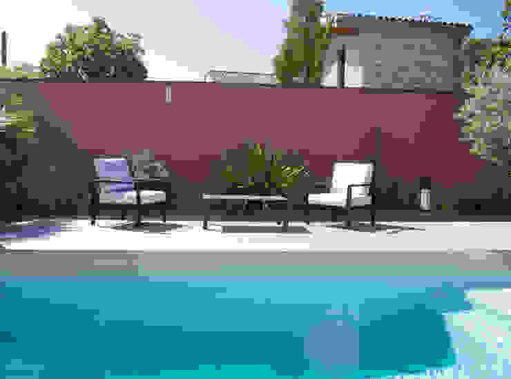 Un Jardin Terracotta & Noir, E/P ESPACE DESIGN - Emilie Peyrille E/P ESPACE DESIGN - Emilie Peyrille Mediterrane Pools