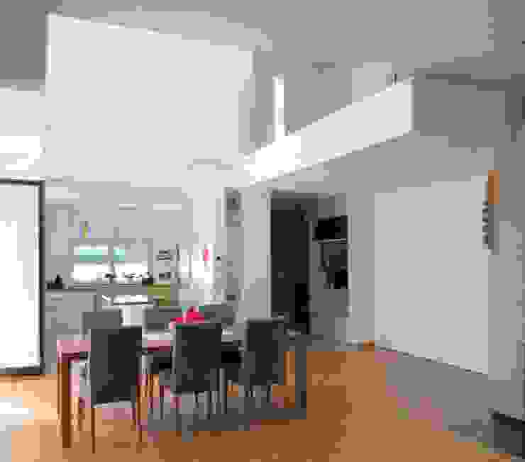 Esszimmer mit Luftraum archipur Architekten aus Wien Moderne Esszimmer Ziegel Mehrfarbig Esszimmer,Luftraum,Esszimmer-Luftraum