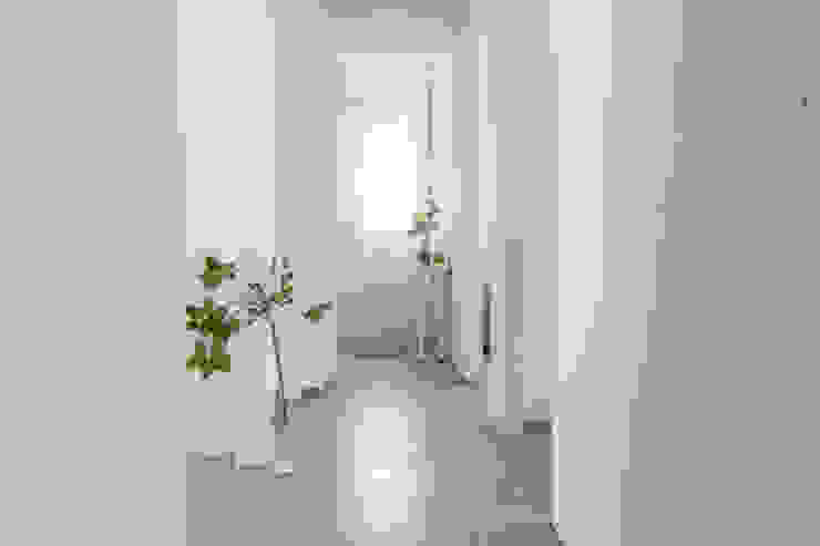 HOME STAGING Mirna Casadei Home Staging Ingresso, Corridoio & Scale in stile moderno