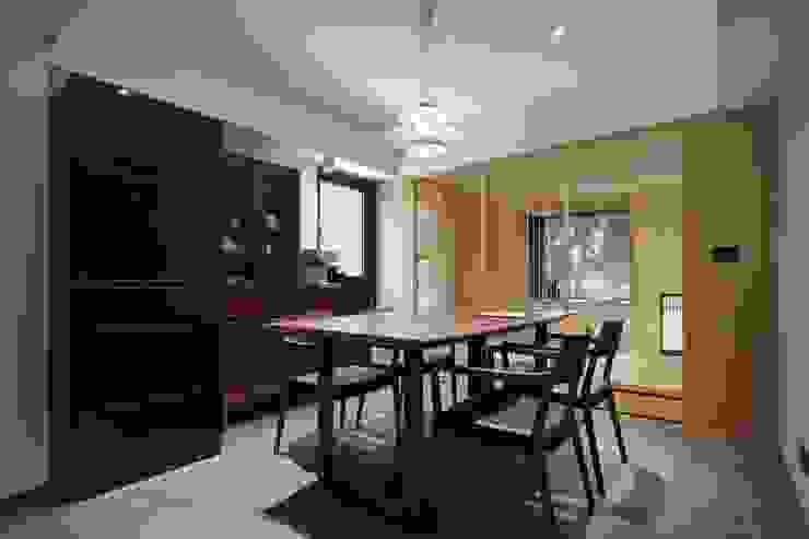 餐廳旁還有一和室空間可以做為泡茶談天的好地方 直方設計有限公司 Asian style dining room