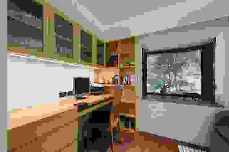 客房在平時可當作書房使用 直方設計有限公司 Asian style study/office