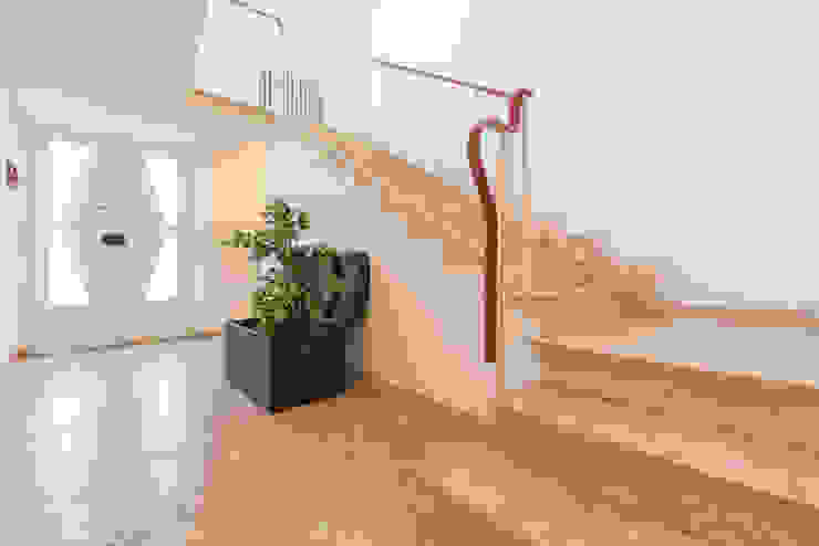 HOME STAGING Mirna Casadei Home Staging Ingresso, Corridoio & Scale in stile moderno