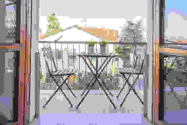 HOME STAGING Mirna Casadei Home Staging Balcone, Veranda & Terrazza in stile moderno