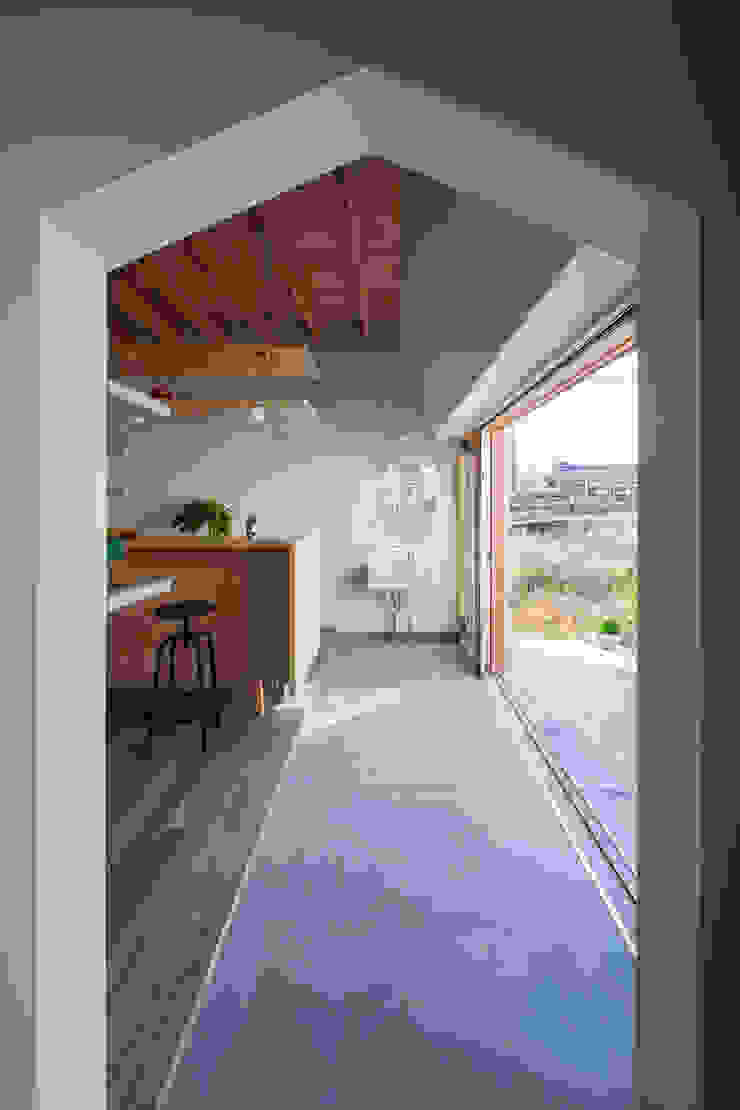 FUMIASO ARCHITECT & ASSOCIATES/ 阿曽芙実建築設計事務所 Eclectic style corridor, hallway & stairs
