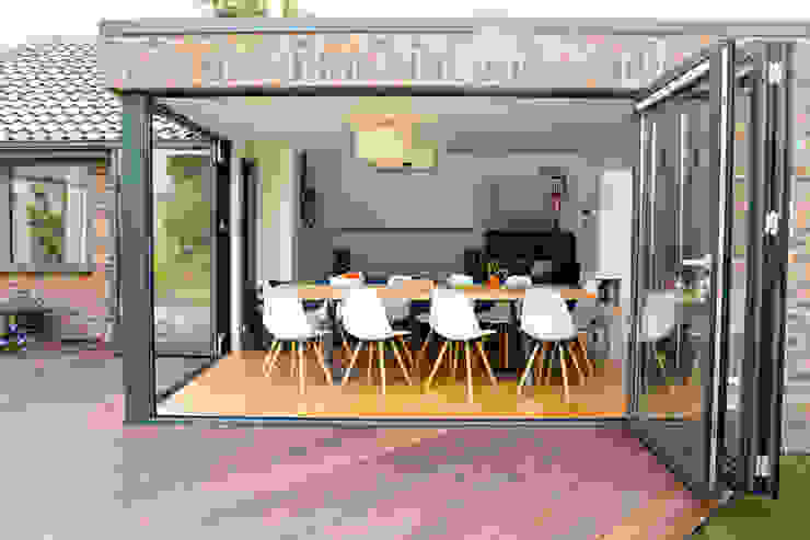Exterior view of extension and bi-foldng doors dwell design บ้านและที่อยู่อาศัย