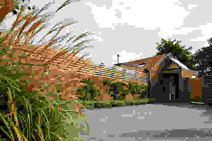 Exterior view of driveway, landscaping and porch dwell design บ้านและที่อยู่อาศัย