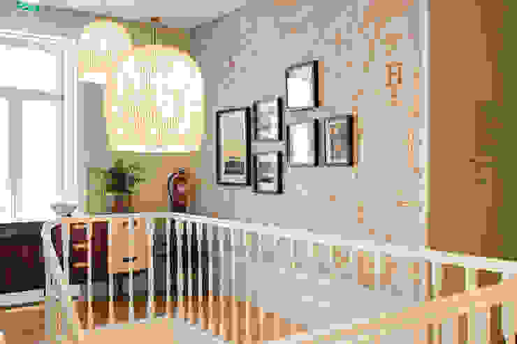 Zona da escadaria (hall) - Projeto SHI Studio Interior Design, Matosinhos ShiStudio Interior Design Escadas hotel,hostel,remodelação,restauro,shi studio,design,guest house,sheila moura azevedo,arquitetura,porto
