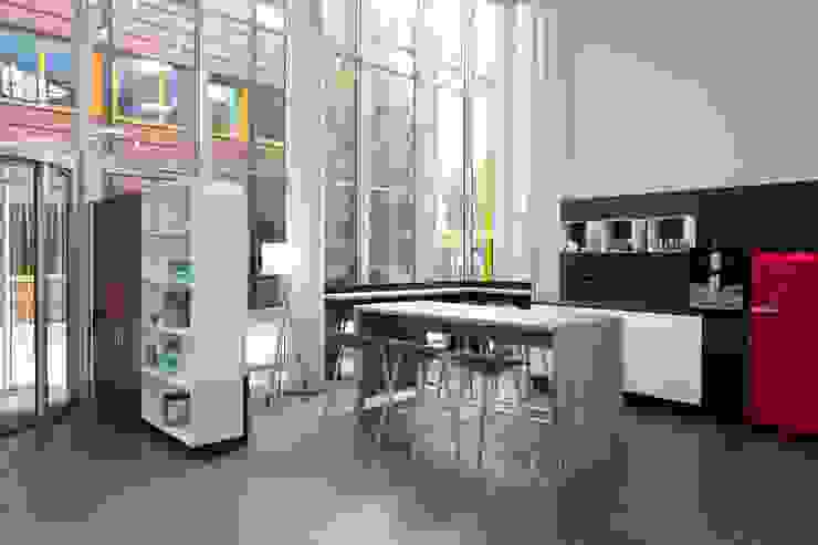 OFFENE KÜCHE _WERKSTATT FÜR UNBESCHAFFBARES - Innenarchitektur aus Berlin Gewerbeflächen Workspace,Eingangsbereich,Aufenthaltsraum,Workshop,Besprechungsraum,Lounge,Meetingräume,Innovationsräume,Tribüne,Lean Coffee,Coworking,offene Küche,Bürogebäude
