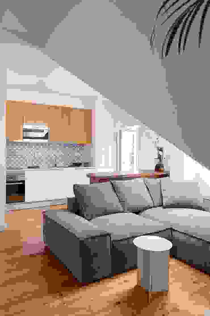 Travessa da Pereira Apartment homify Nhà bếp phong cách tối giản