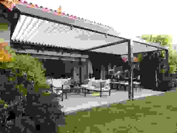 Terraza Bioclimática Spatio, Comercial Dominguez Comercial Dominguez Moderner Balkon, Veranda & Terrasse Aluminium/Zink