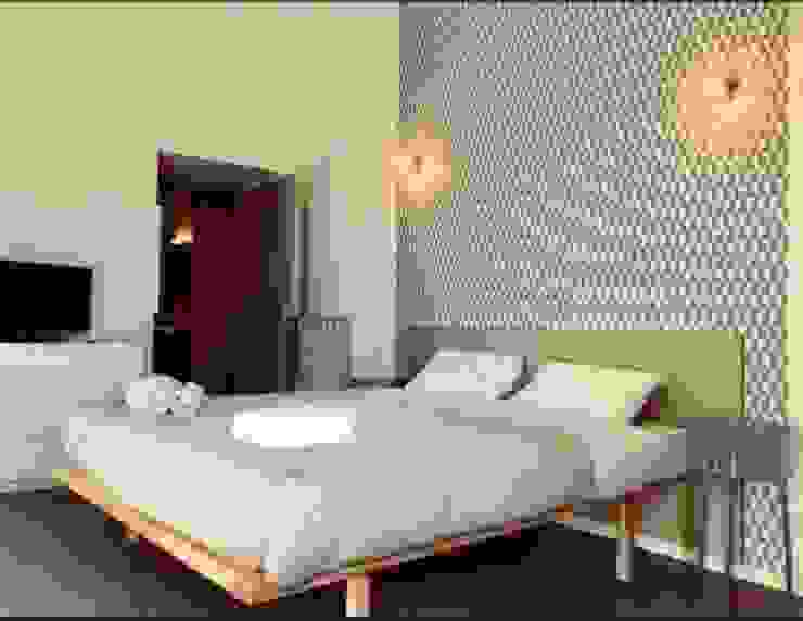 camera da letto nicola galatro Hotel moderni Cemento Variopinto imbiancatura,carta da parati,anni 70