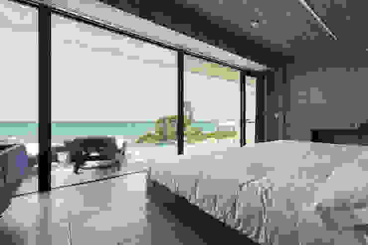 寝室 株式会社クレールアーキラボ オリジナルスタイルの 寝室 寝室,海が見える,プール,インフィニティ