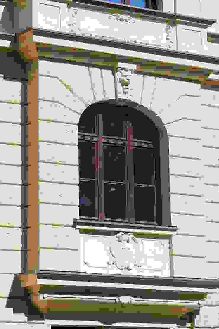 Denkmalgeschütztes Wohn- und Geschäftshaus originalgetreu saniert, Kneer GmbH, Fenster und Türen Kneer GmbH, Fenster und Türen Holzfenster Kneer-Südfenster,Denkmalsanierung,Holzfenster