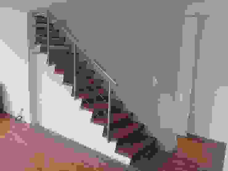 MADAN Arquitectos Stairs Iron/Steel Wood effect