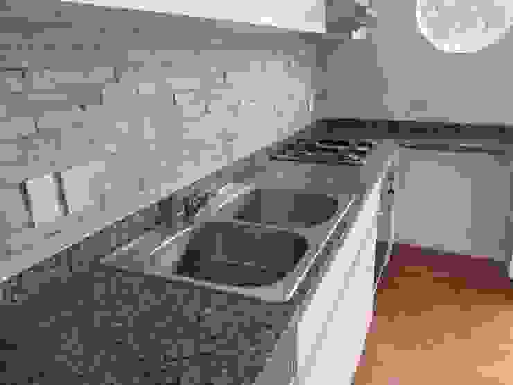 MADAN Arquitectos Kitchen units Wood-Plastic Composite White