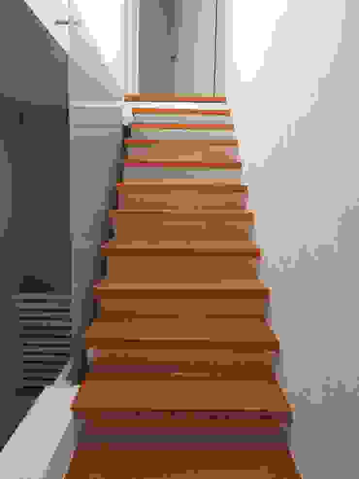 MADAN Arquitectos Stairs Glass Wood effect