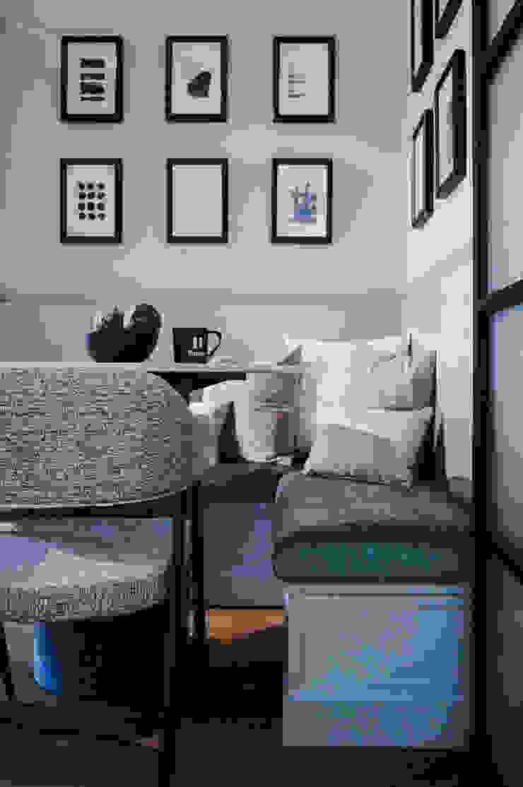 Hee Wong S.Lo Studio Modern dining room Grey Furniture,Picture frame,Property,Comfort,Product,Azure,Rectangle,Interior design,Wood,Lighting