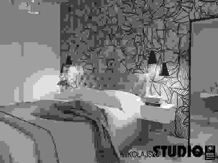 Sypialnia z tapetą Skandynawska sypialnia od MIKOŁAJSKAstudio Skandynawski
