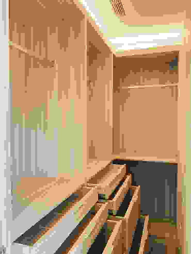 隐身於主卧房的更衣室 minimalist dressing room by 圆方空间设计