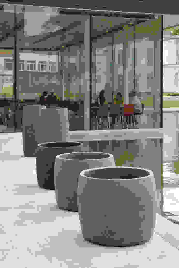 Terrassengestaltung mit Pflanzgefäßen von Atelier Vierkant | homify