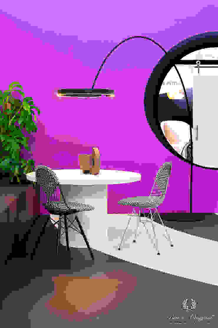 Moderne eethoek met felgekleurde muur in de kleur Allium Pure & Original Eclectische eetkamers IJzer / Staal Paars / Violet