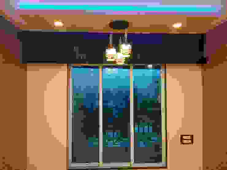 Dining area arrangement VR Interior Designerss Asian style dining room Plywood Multicolored