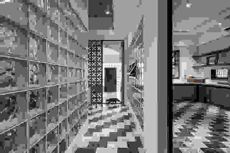 漢玥室內設計 Ingresso, Corridoio & Scale in stile asiatico Marmo Variopinto