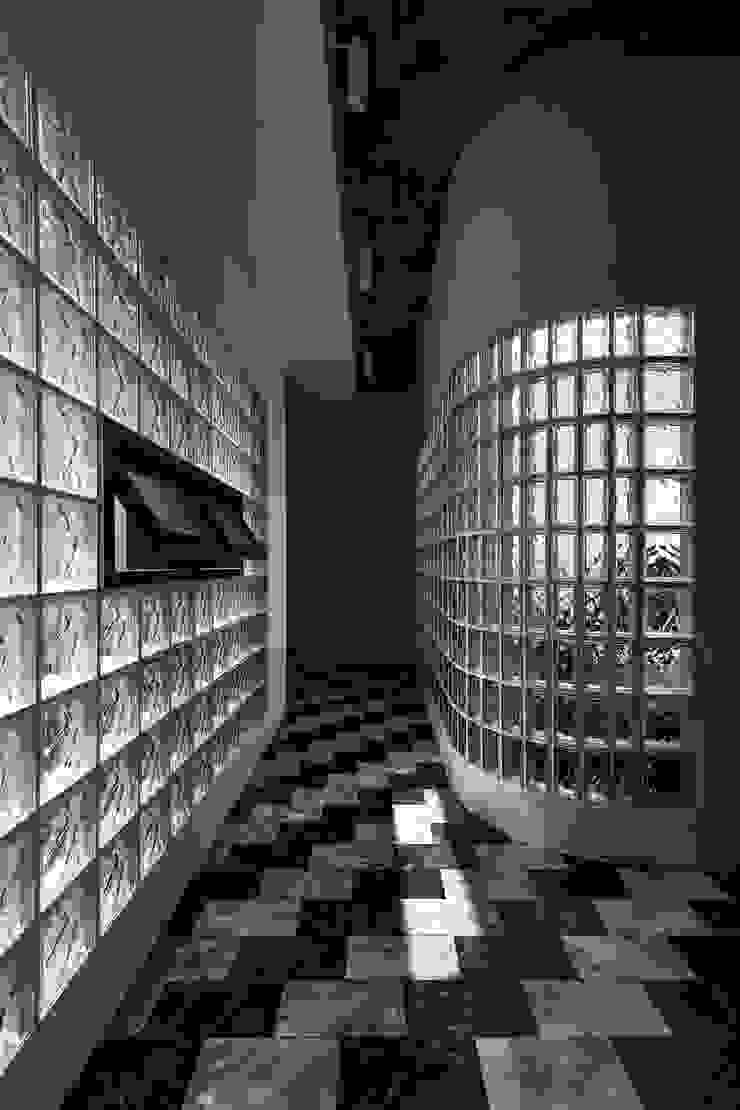 漢玥室內設計 Ingresso, Corridoio & Scale in stile asiatico Marmo Turchese