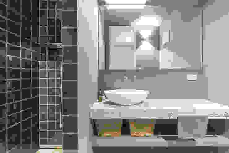 Dark Mood Sloe Vivante Moderne Badezimmer Lila/Violett bathroom