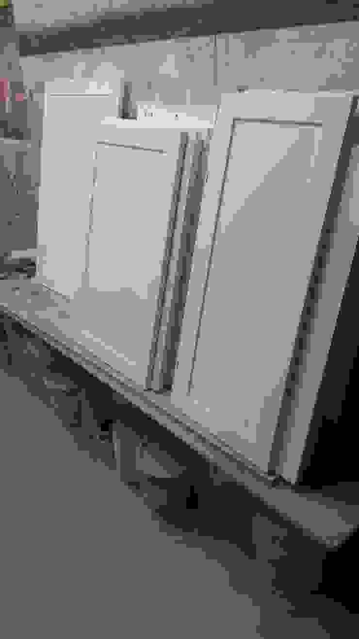 di erick cerda Moderno Legno Effetto legno