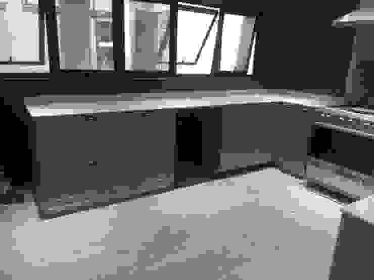 di erick cerda Moderno Legno Effetto legno