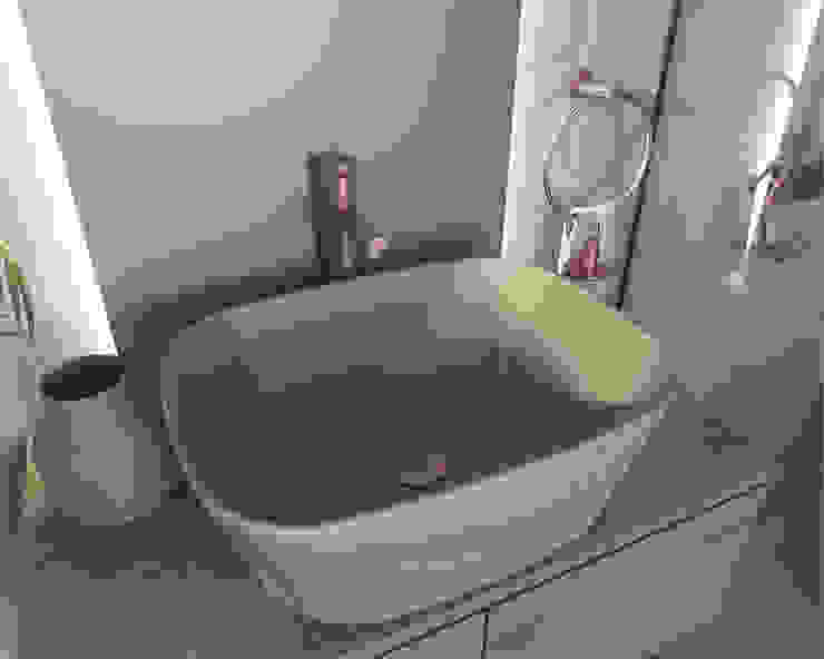 O Mate que adiciona brilho à sua casa Smile Bath S.A. Casas de banho modernas Cerâmica Cinzento lavatório, washbasin, loom, rose gold, faucet