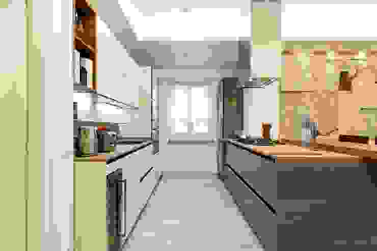 APPARTAMENTO VAL DI LANZO a2 Studio Borgia - Romagnolo architetti Cucina moderna