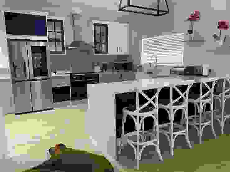 Kitchen bespoke cupboards Modern kitchen by CS DESIGN Modern