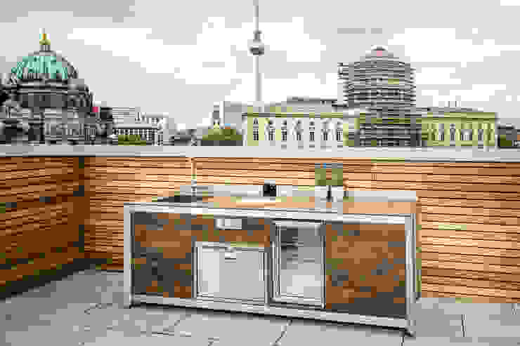Clooney Rooftop Kitchen-Berlin, KES OUTDOOR LIVING (PTY)LTD KES OUTDOOR LIVING (PTY)LTD Mediterrane Küchen