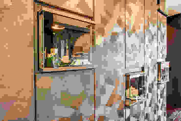 CORTINA D'AMPEZZO MOB ARCHITECTS Sala da pranzo moderna