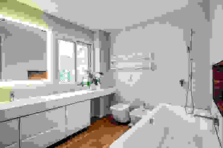 CORTINA D'AMPEZZO MOB ARCHITECTS Bagno moderno
