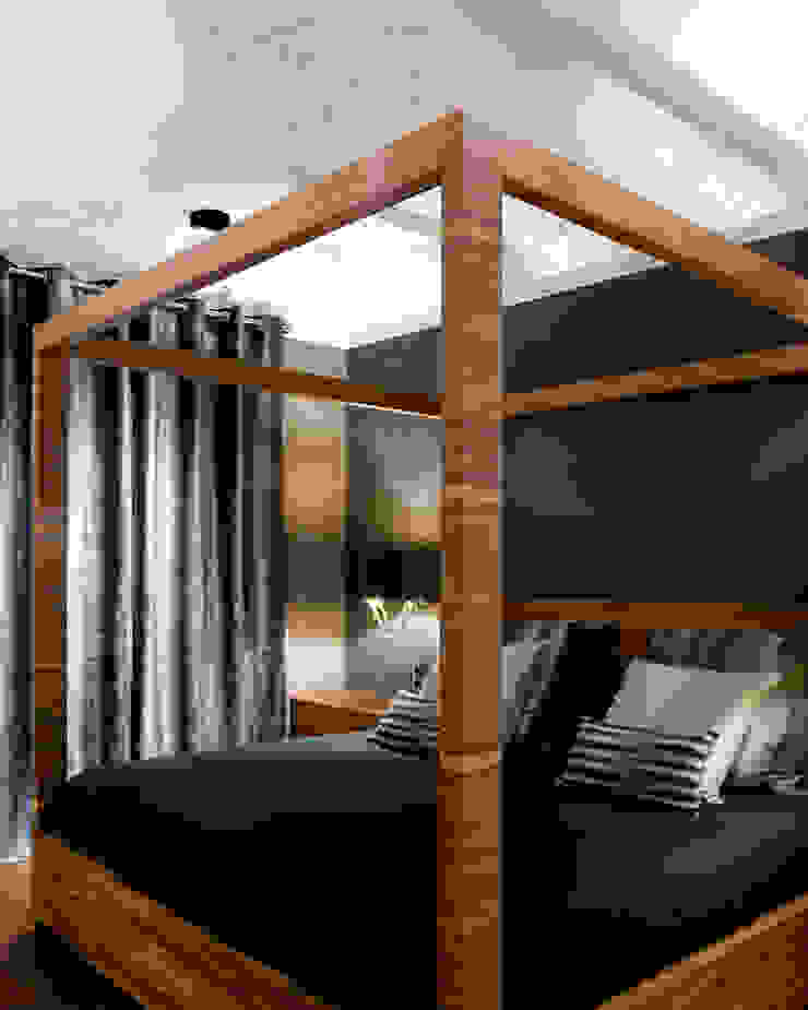 MANUEL TORRES DESIGN Eclectic style bedroom Wood effect