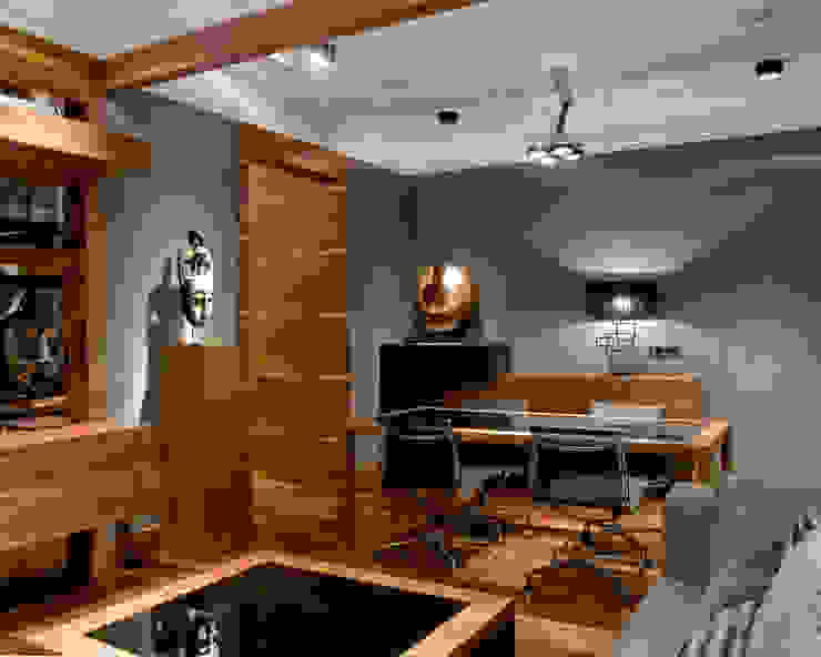MANUEL TORRES DESIGN Eclectic style dining room Wood effect