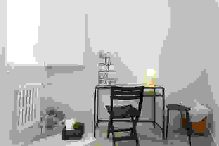 Escritorio Lala Decor HomeStaging & Reformas Integrales de pisos Estudios y despachos de estilo escandinavo Negro