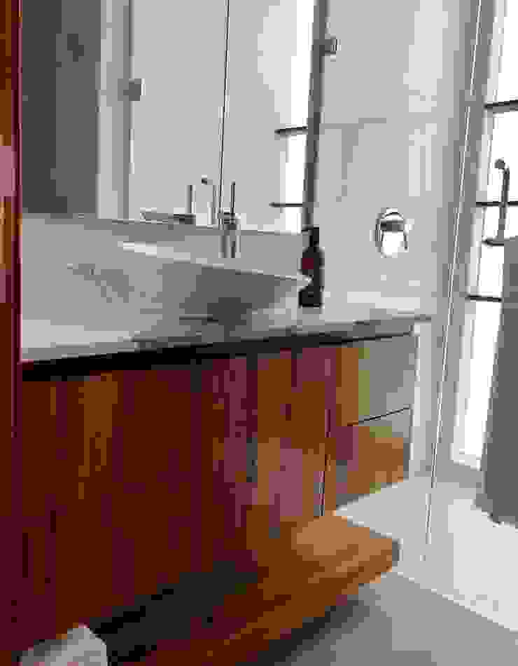 DISEÑO Y DECORACION DE INTERIORES EXCLUSIVO DEPARTAMENTO, Alejandra Zavala P. Alejandra Zavala P. 現代浴室設計點子、靈感&圖片 實木 Wood effect 洗手台