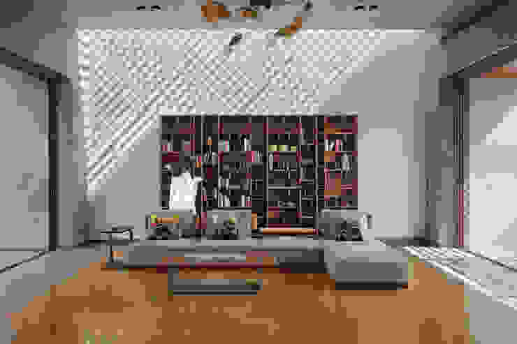 Dr. Nene's Residence, Dipen Gada & Associates Dipen Gada & Associates Minimalist living room Property,Couch,Wood,Interior design,Table,Lighting,Hall,Flooring,Floor,Picture frame