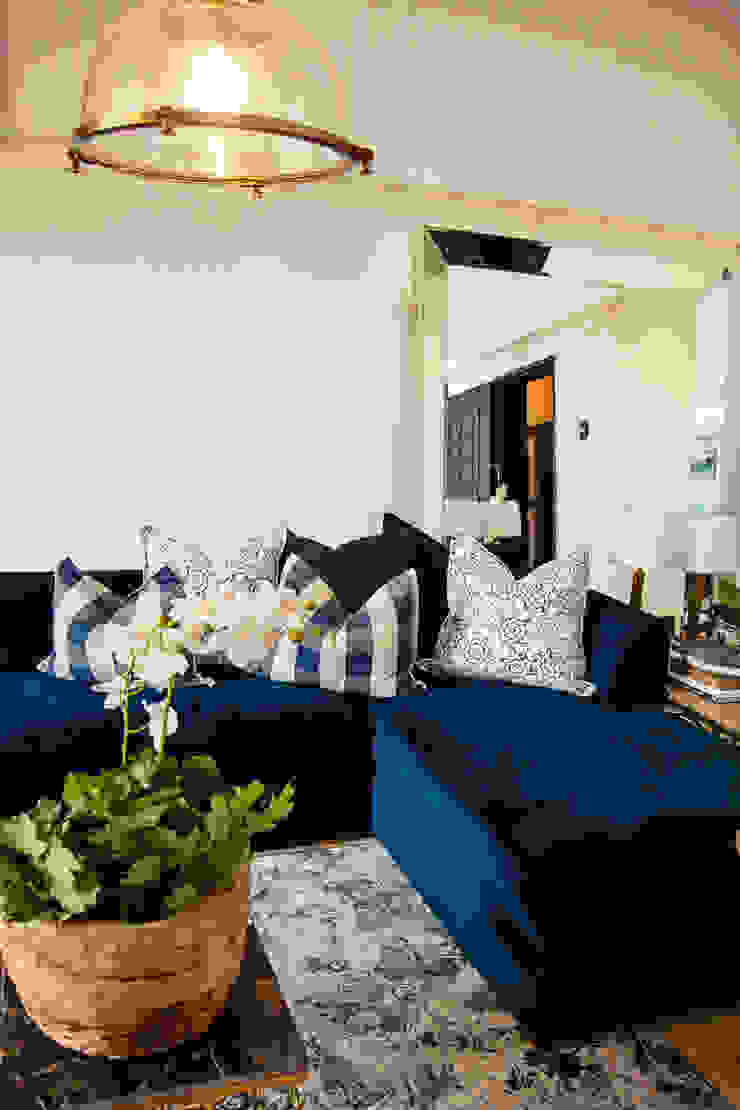 Showroom, Interior Concepts Interior Concepts Eclectic style living room