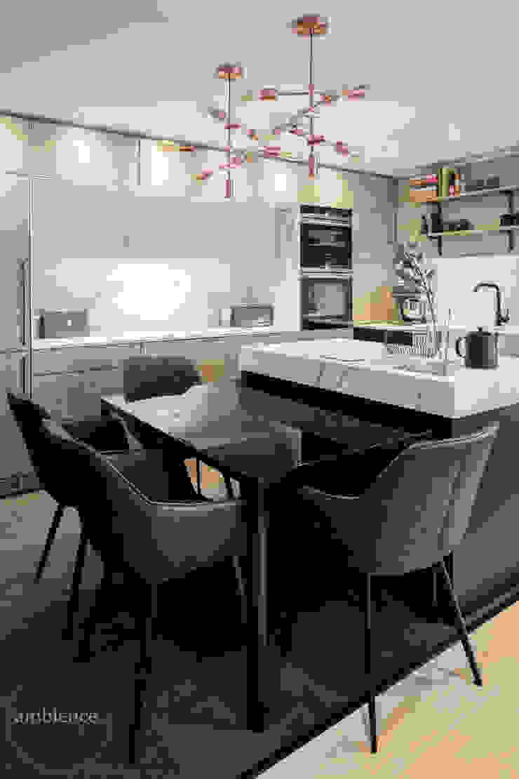 Realizacja projektu w Londynie Ambience. Interior Design Nowoczesna kuchnia