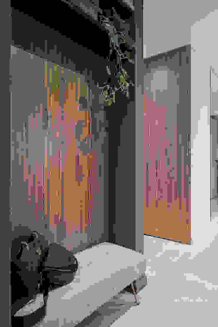 Realizacja projektu w Londynie Ambience. Interior Design Nowoczesny korytarz, przedpokój i schody