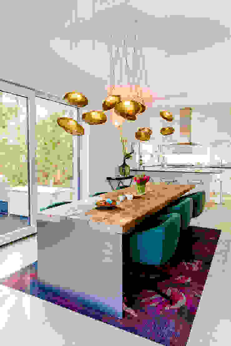 by andy Showroom | Berlin, by andy | INTERIORDESIGN by andy | INTERIORDESIGN Ausgefallene Esszimmer Tisch,Gebäude,Holz,Innenarchitektur,Orange,Dekoration,Boden,Bodenbelag,Wohnzimmer,Wand